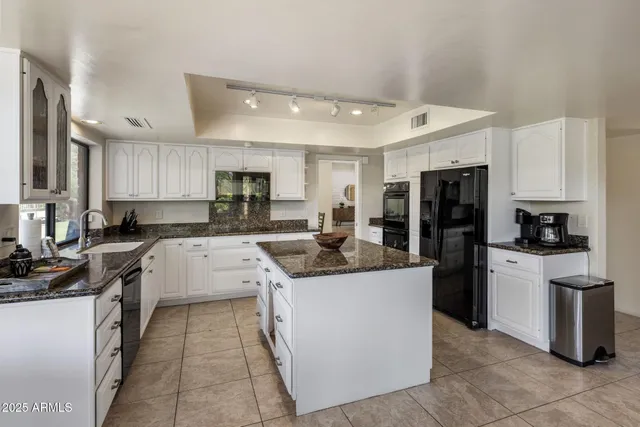 $3,500,000 | 4737 East Valley Vista Lane, Paradise Valley, AZ 85253