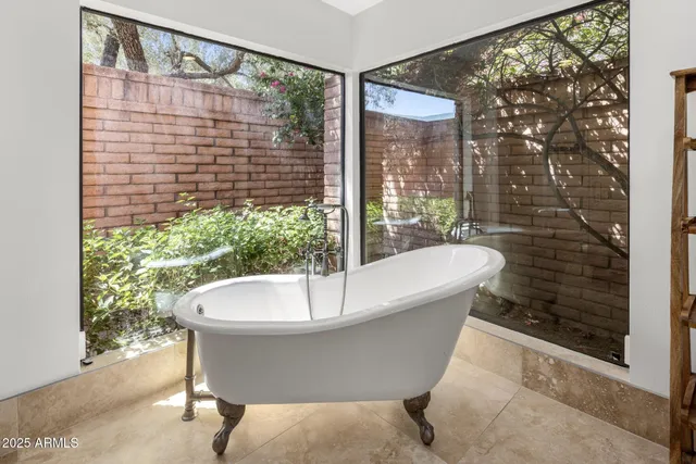 $3,500,000 | 4737 East Valley Vista Lane, Paradise Valley, AZ 85253