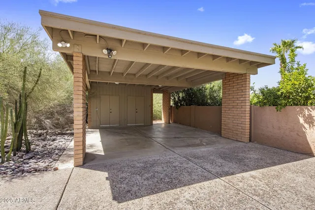 $3,500,000 | 4737 East Valley Vista Lane, Paradise Valley, AZ 85253