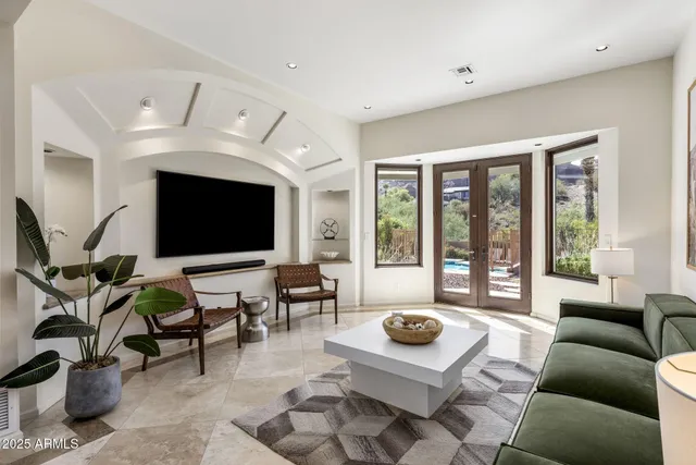 $3,500,000 | 4737 East Valley Vista Lane, Paradise Valley, AZ 85253