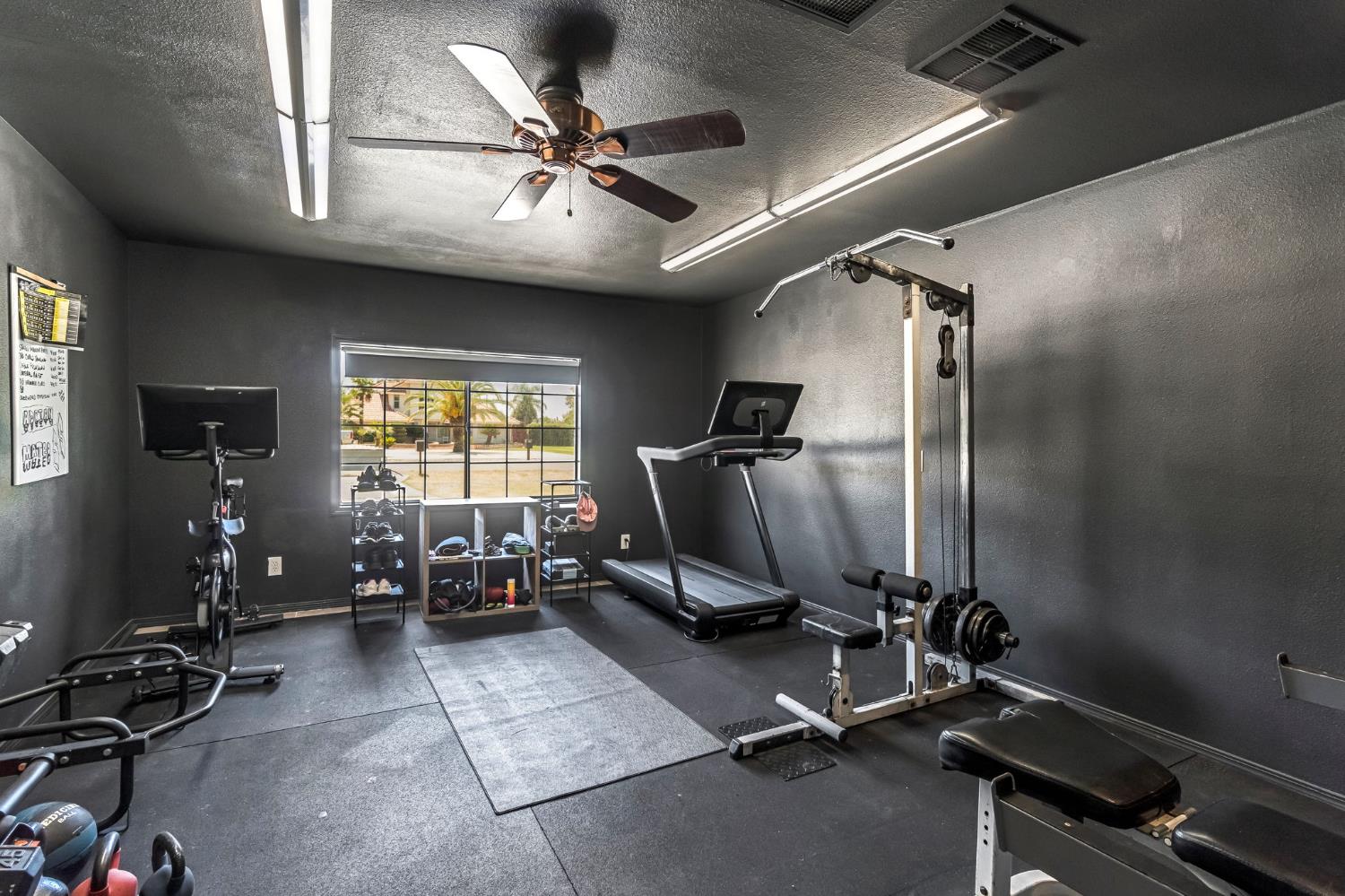 36065 Manon Avenue Madera, CA 93636 - Photo 20 of 50 a room with gym equipment and windows