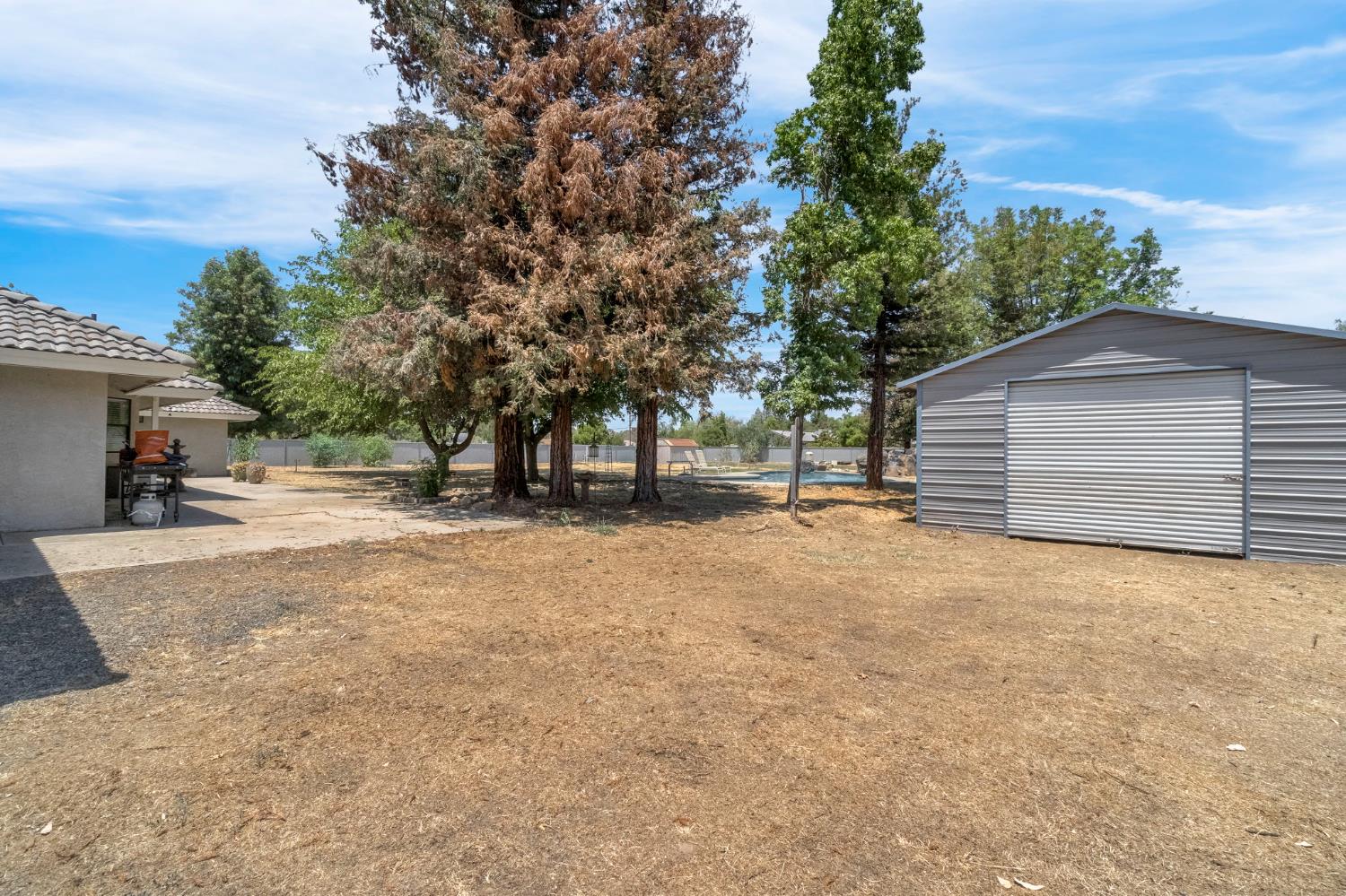 36065 Manon Avenue Madera, CA 93636 - Photo 38 of 50 a backyard of a house with lots of green space