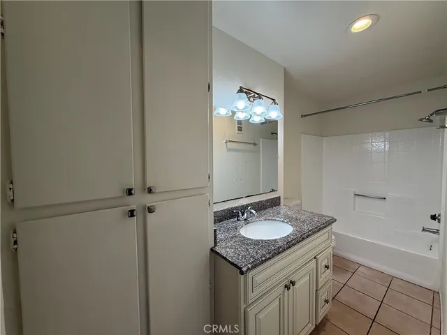 $2,195 | 1212 Gladys Avenue, Unit 203, Long Beach, CA 90804