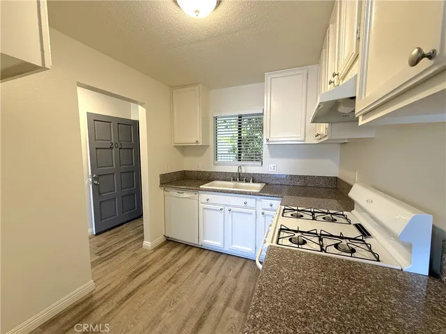 $2,195 | 1212 Gladys Avenue, Unit 203, Long Beach, CA 90804