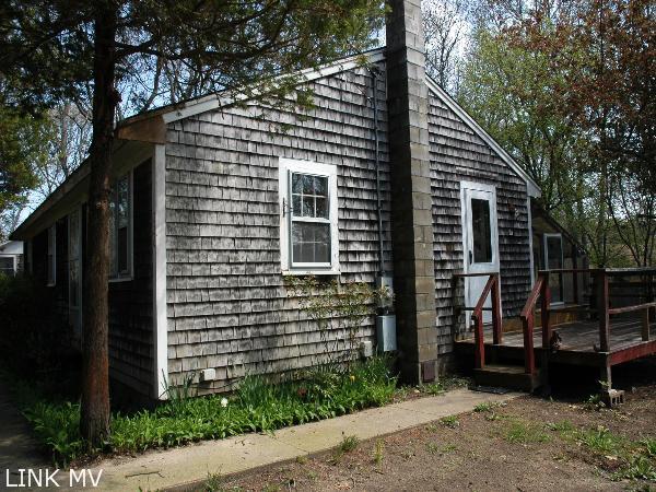 226 County Road Oak Bluffs, MA 02557 - Photo 5 of 7 http://d1qzqeyxiitrap.cloudfront.net/photos/17016/600/a1cb29b2.jpg