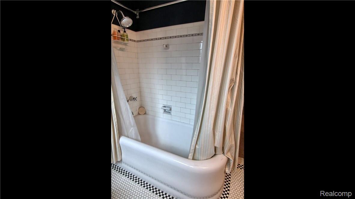 176 Moran Road Grosse Pointe, MI 48236 - Photo 23 of 29 2nd Full Bath