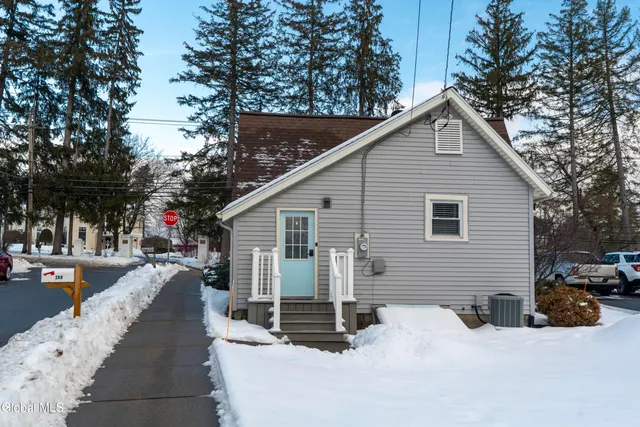 $2,750 | 288 Church Street, Saratoga Springs, NY 12866