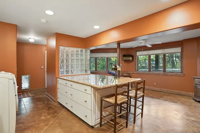 a view of a house with backyard and garden