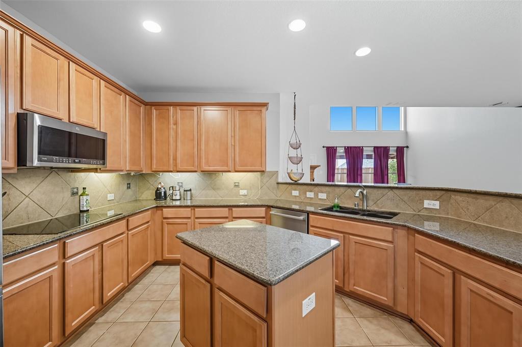 11577 Mansfield Drive Frisco, TX 75035 - Photo 13 of 37 a kitchen with a sink stove top oven and microwave