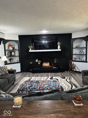 $369,000 | 7832 Mallard Way, Indianapolis, IN 46256