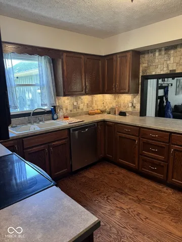 $369,000 | 7832 Mallard Way, Indianapolis, IN 46256