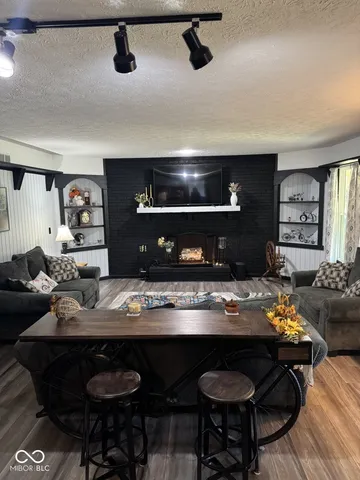 $369,000 | 7832 Mallard Way, Indianapolis, IN 46256