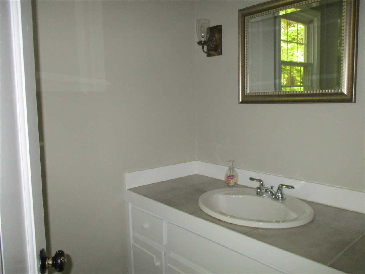 7 Holt Road Amherst, NH 03031 - Photo 19 of 40