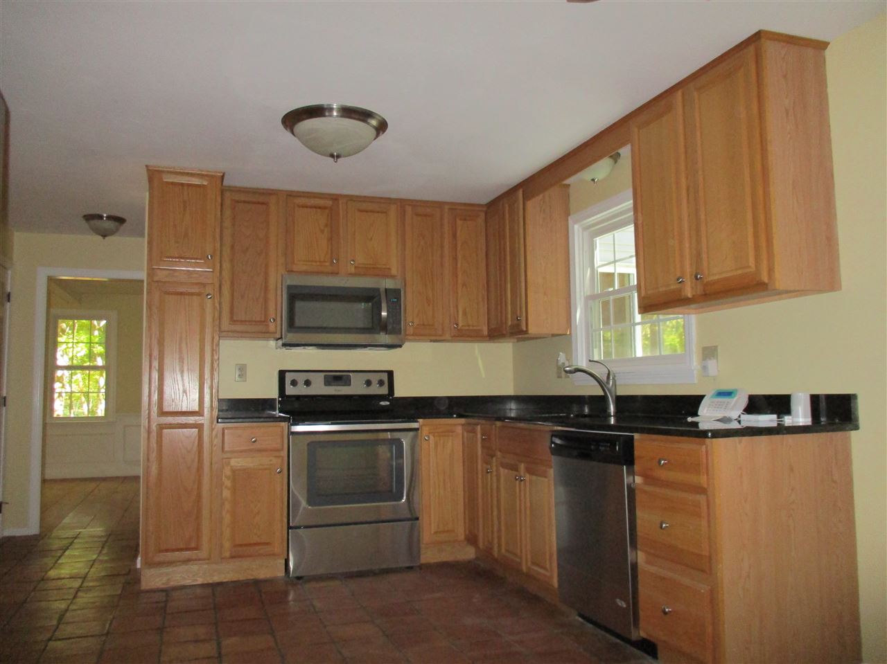 7 Holt Road Amherst, NH 03031 - Photo 8 of 40