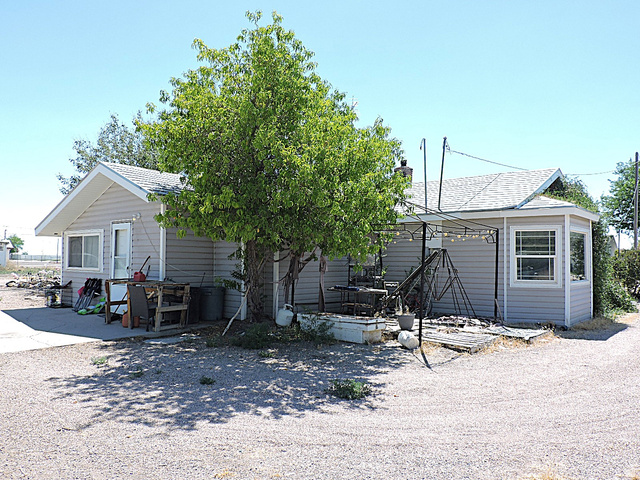 355 South Center Street Delta, UT 84624 - Photo 19 of 21 Single-story property with light gray horizontal siding and a gray shingle roof
