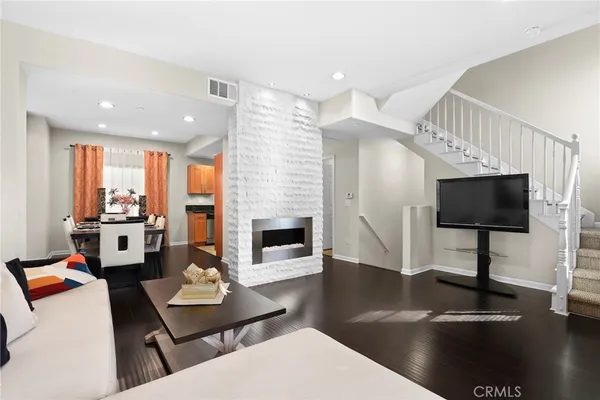$929,000 | 879 Michigan Boulevard, Unit G, Pasadena, CA 91107