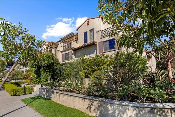 $929,000 | 879 Michigan Boulevard, Unit G, Pasadena, CA 91107