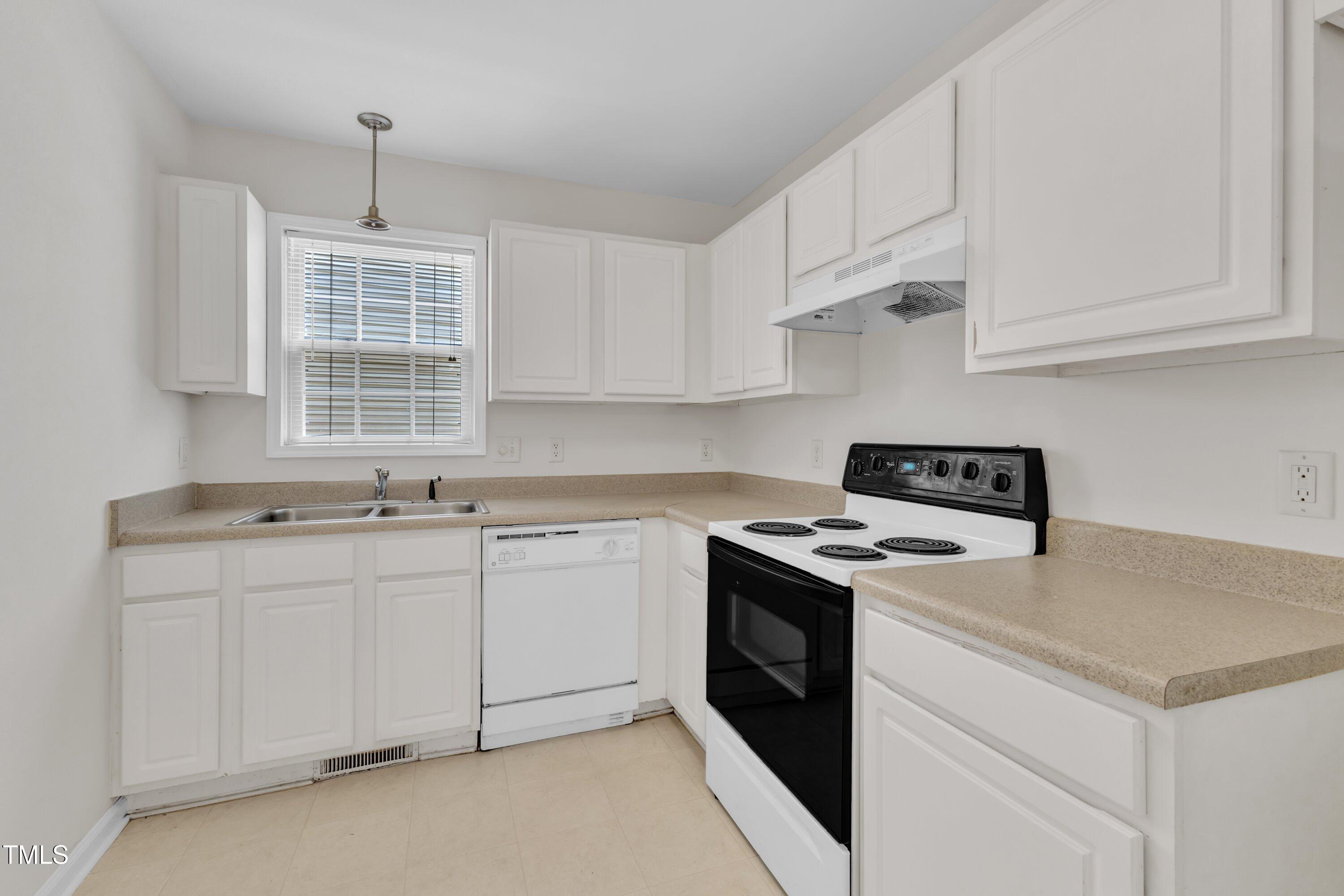 4825 Windbreak Lane Raleigh, NC 27616 - Photo 13 of 40 13-4825 Windbreak Ln-20