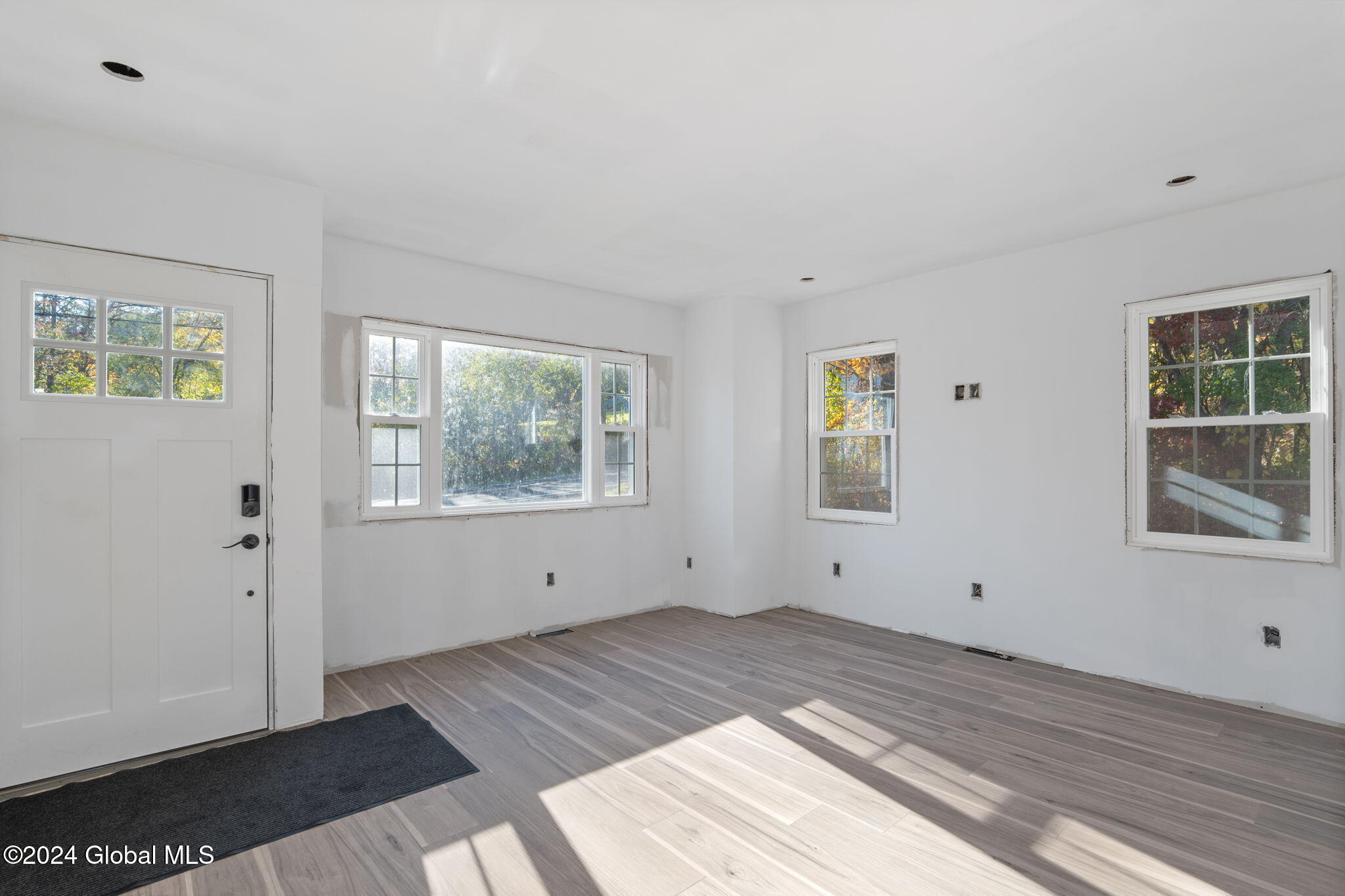 388 Gordon Road Rotterdam, NY 12306 - Photo 5 of 26 6-388GordonRd_06