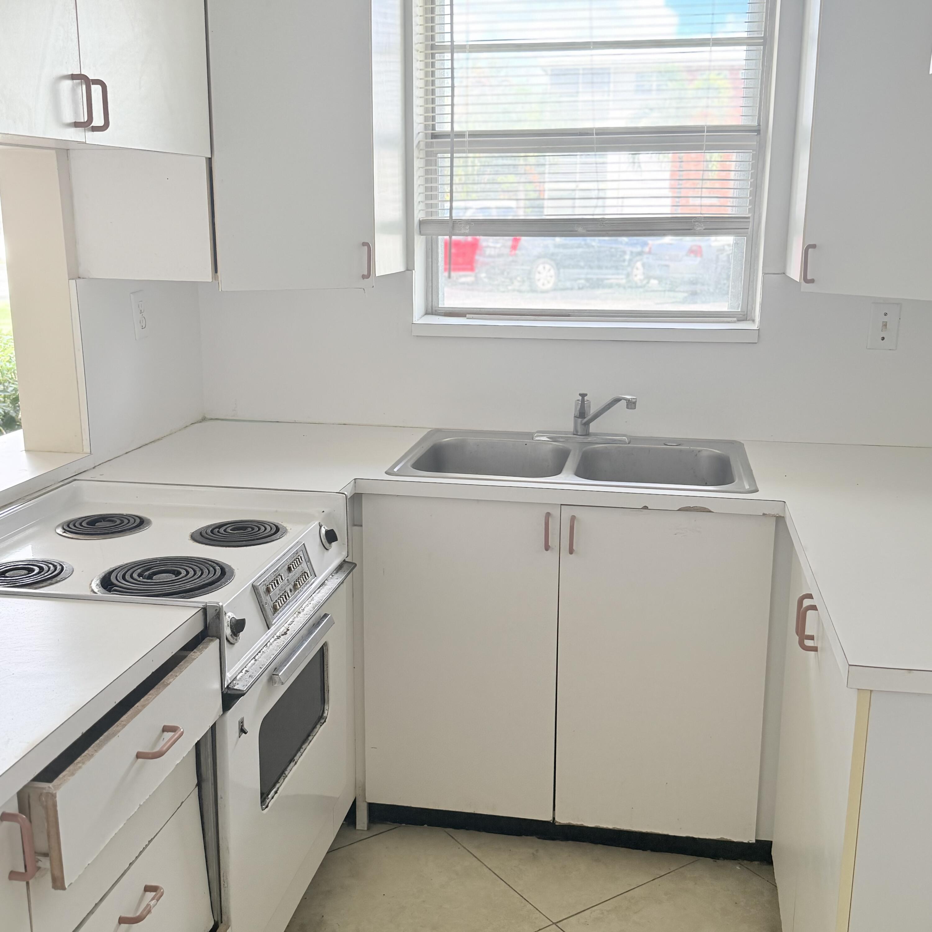 20 Southeast 13th Street, Unit A2 Boca Raton, FL 33432 - Photo 6 of 21 Kitchen Main 1