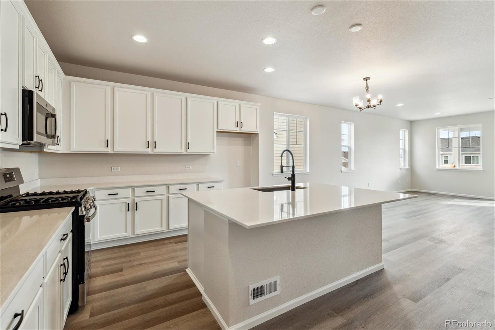 684 Penn Road Elizabeth, CO 80107 - Photo 7 of 32 Gallery Image 7