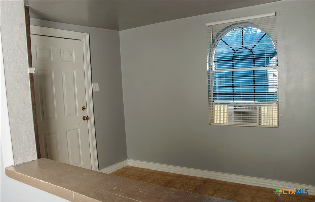 1407 South 7th Street Temple, TX 76504 - Photo 30 of 36 an empty room with windows