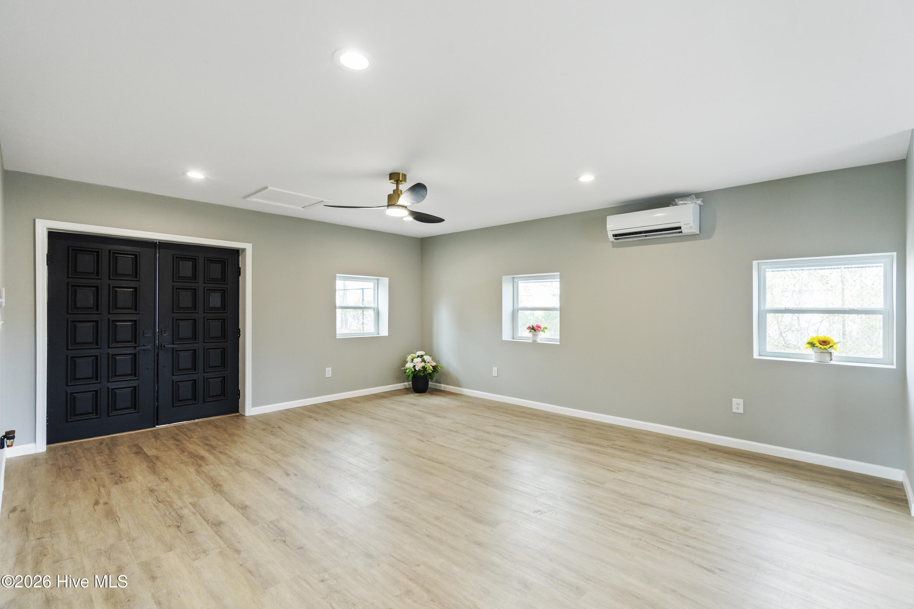 155 Bryan Road Wilmington, NC 28412 - Photo 16 of 50 Living Room