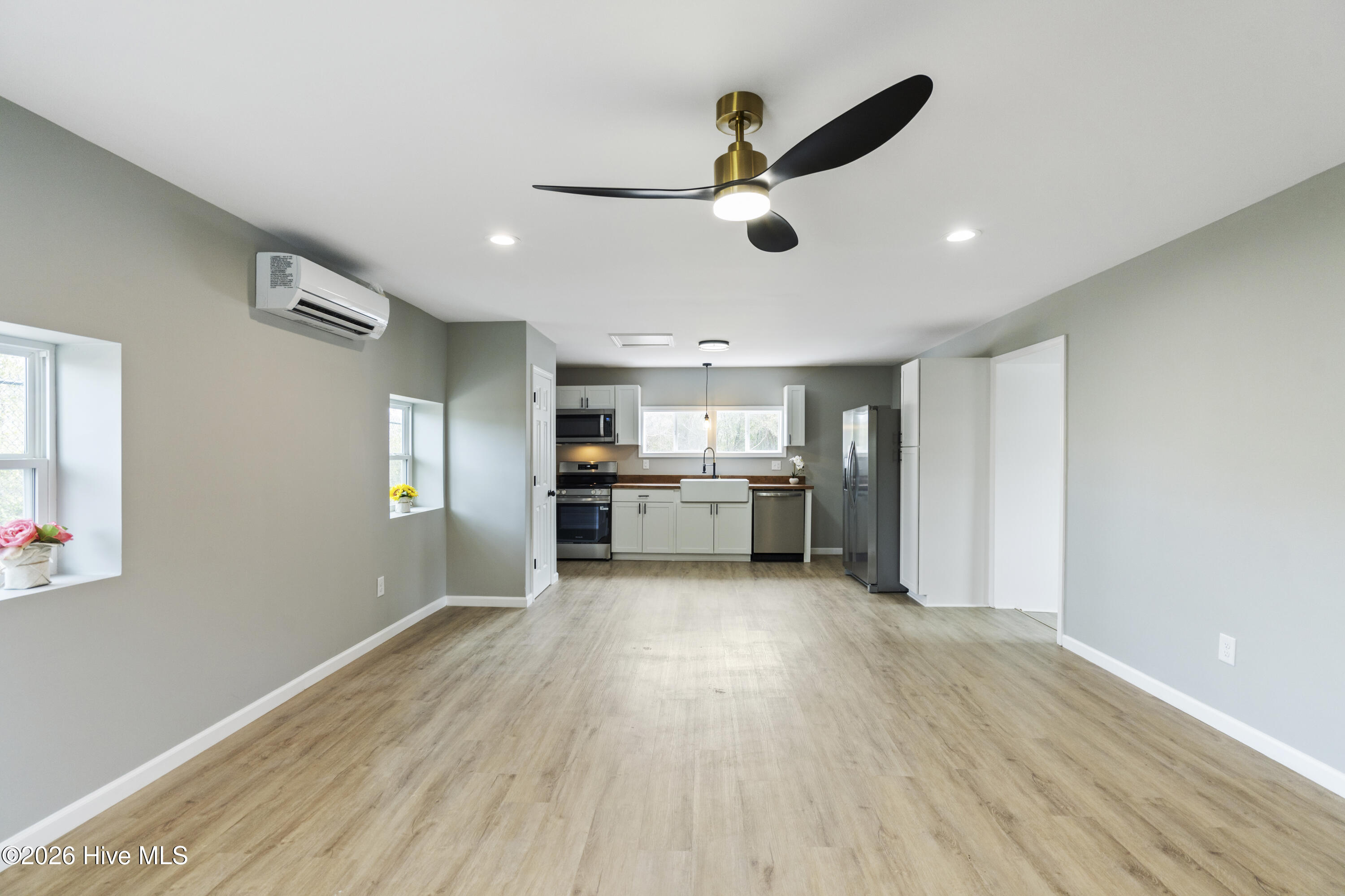 155 Bryan Road Wilmington, NC 28412 - Photo 18 of 50 Living Room/Kitchen