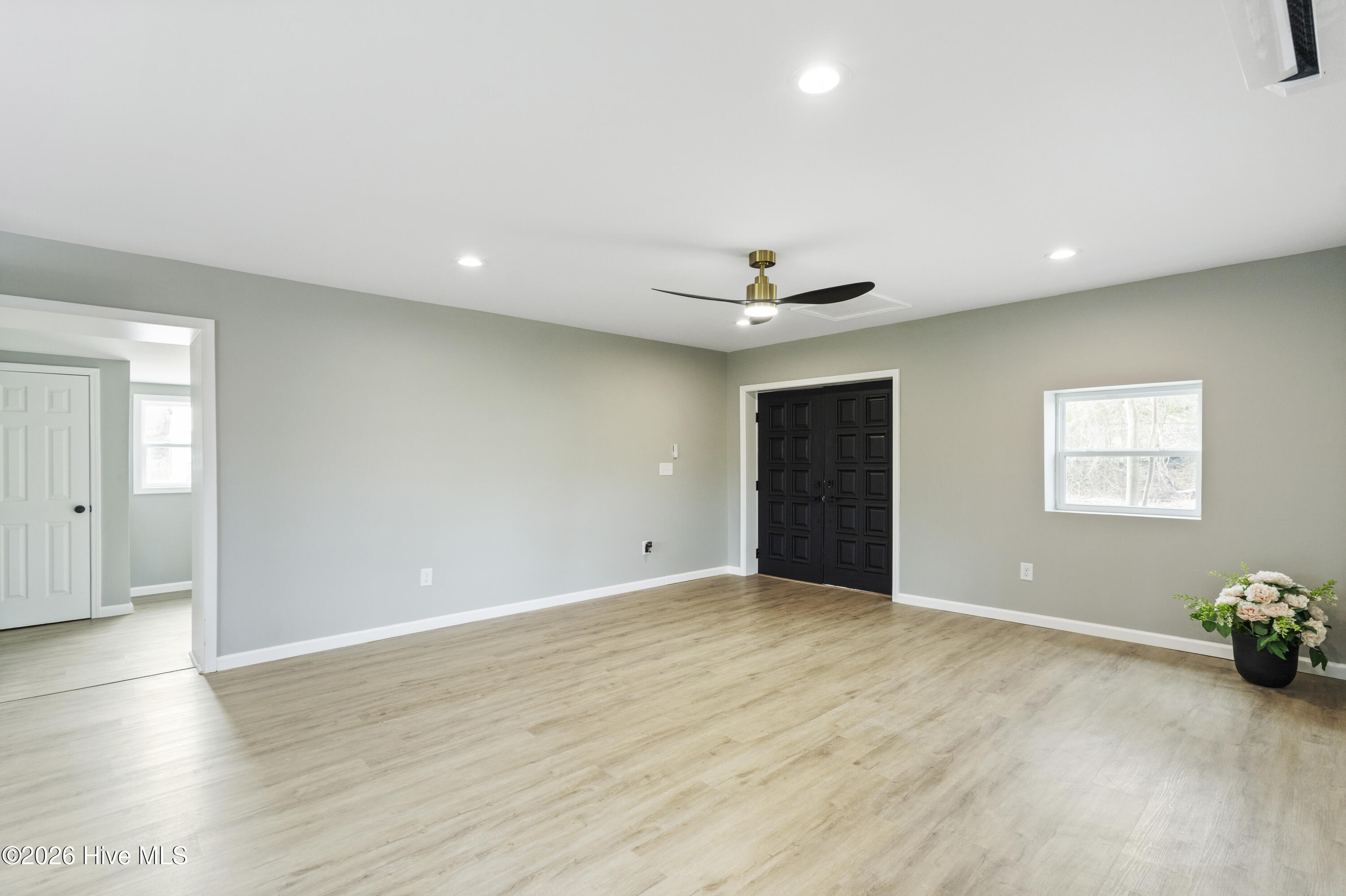 155 Bryan Road Wilmington, NC 28412 - Photo 26 of 50 Living Room
