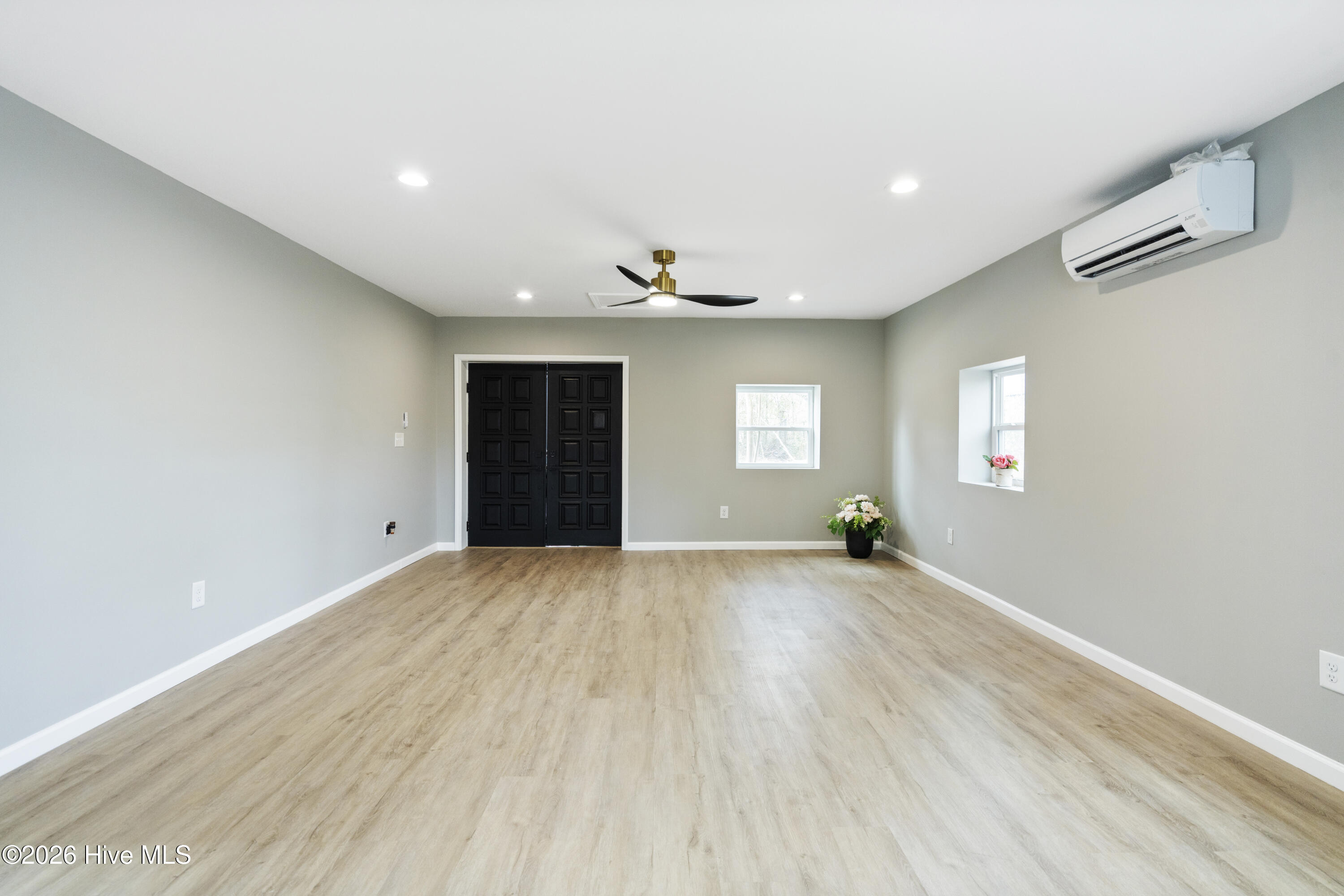 155 Bryan Road Wilmington, NC 28412 - Photo 3 of 50 Living Room