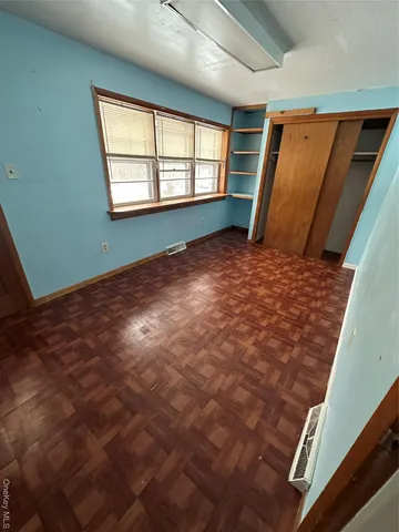 a view of empty room with window