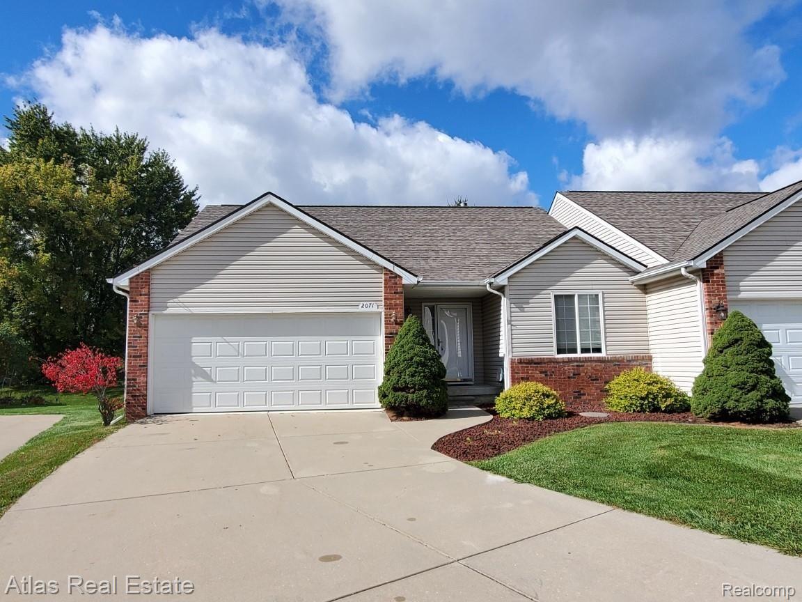 2071 West Ridge Drive Davison, MI 48423 - Photo 1 of 27 front.jpg