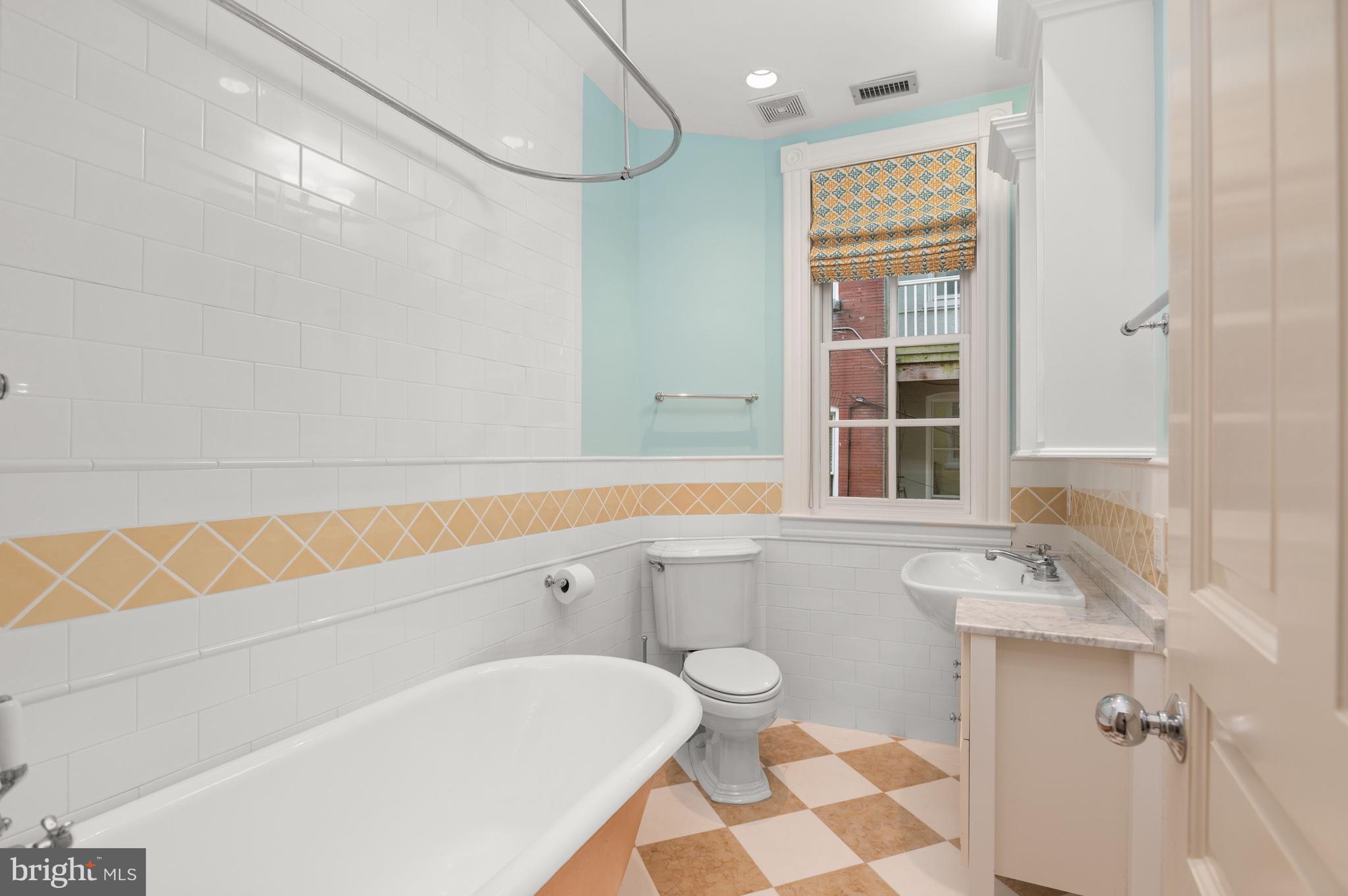 2009 Kalorama Road Northwest Washington, DC 20009 - Photo 17 of 27 Hall Bath