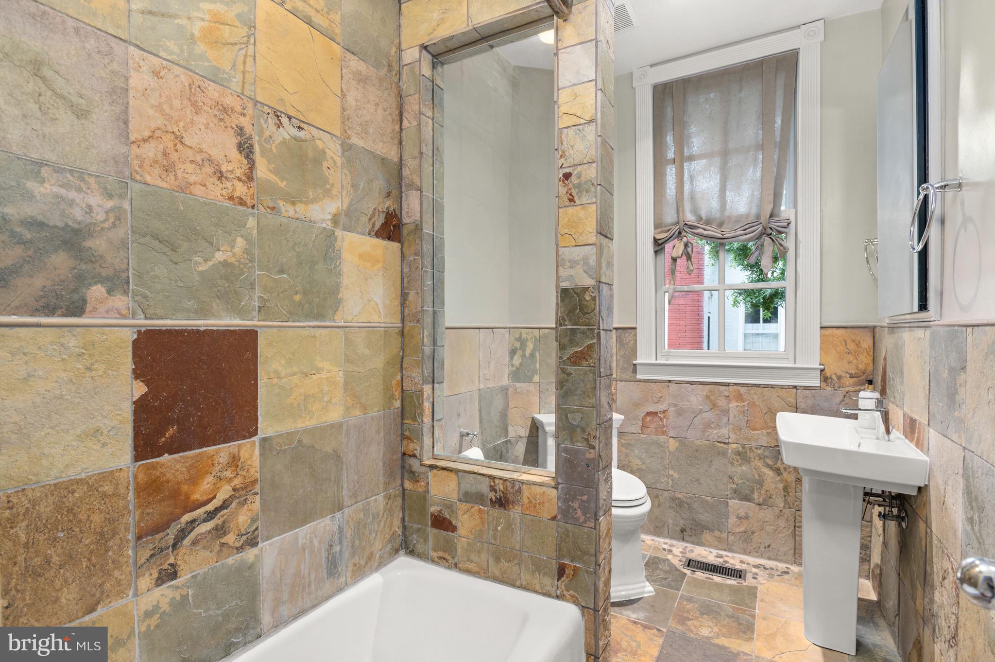 2009 Kalorama Road Northwest Washington, DC 20009 - Photo 19 of 27 Hall Bath