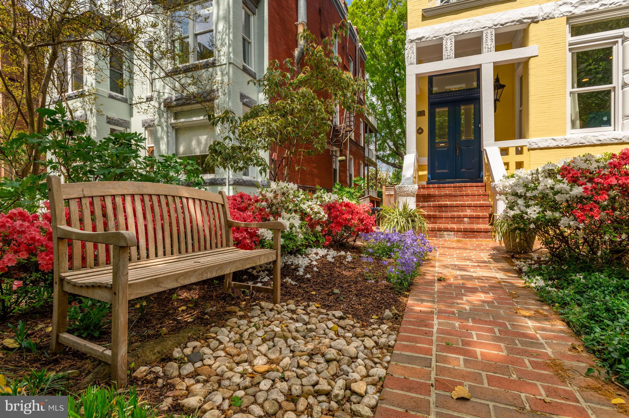 2009 Kalorama Road Northwest Washington, DC 20009 - Photo 2 of 27 Courtyard