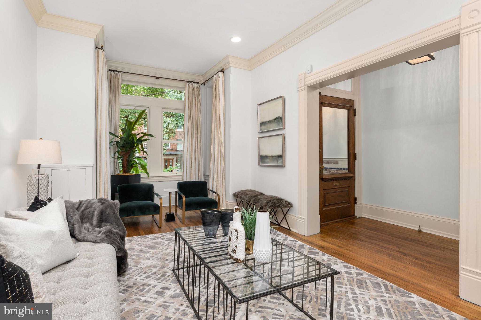 2009 Kalorama Road Northwest Washington, DC 20009 - Photo 6 of 27 Living Room