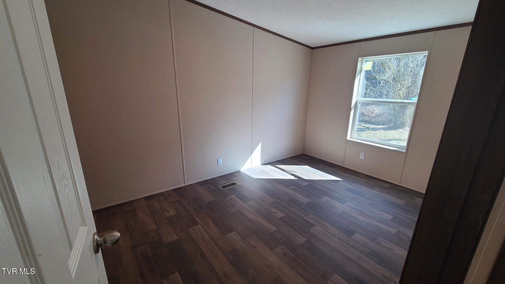 251 Bellebrook Road Bristol, TN 37620 - Photo 5 of 11 BEDROOM 2