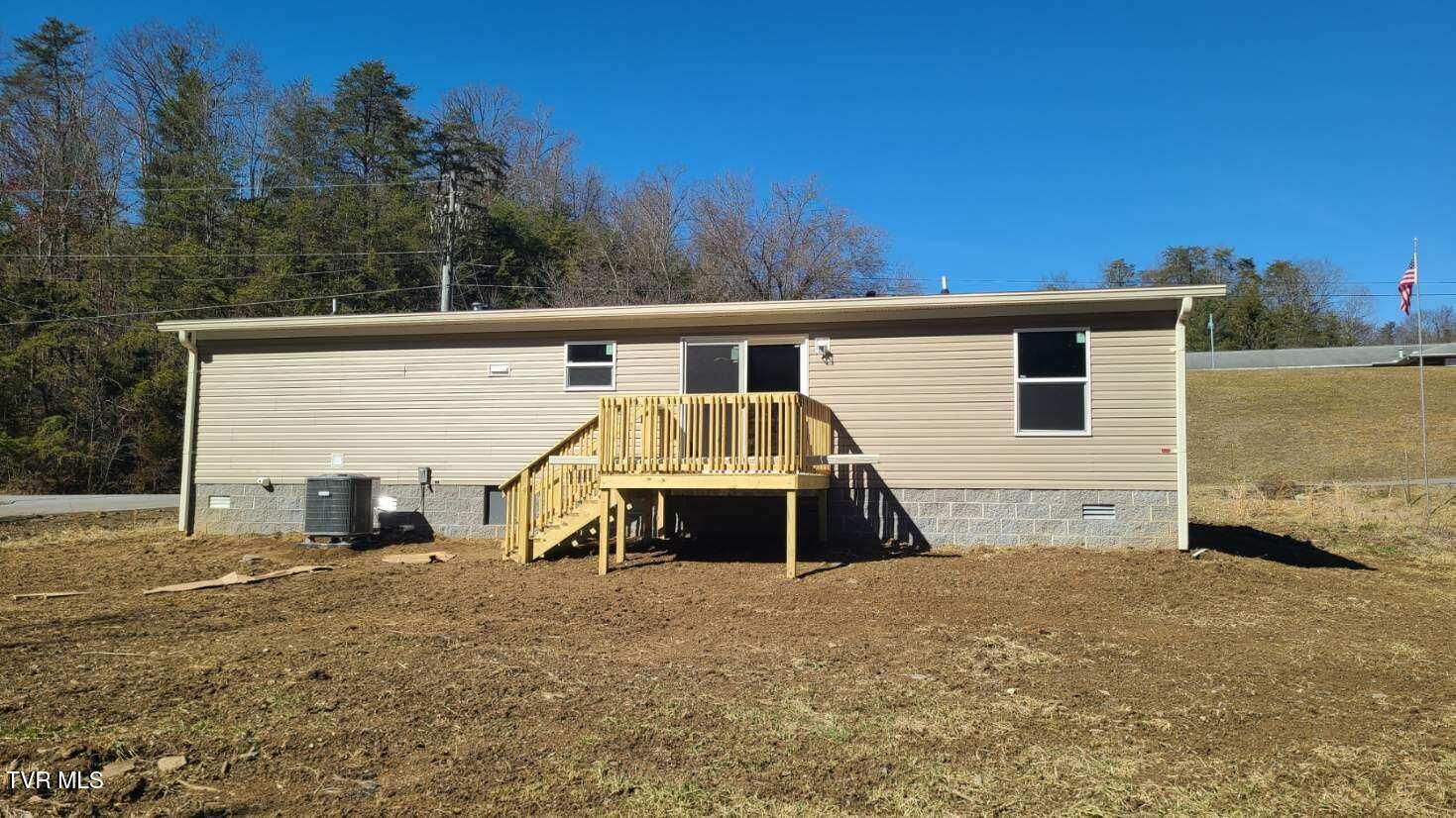 251 Bellebrook Road Bristol, TN 37620 - Photo 8 of 11 BACK AND DECK