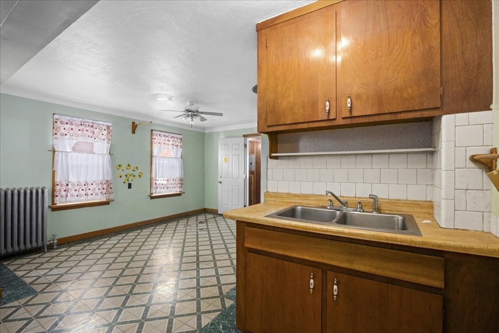 52 Harrison Street Worcester, MA 01604 - Photo 12 of 38