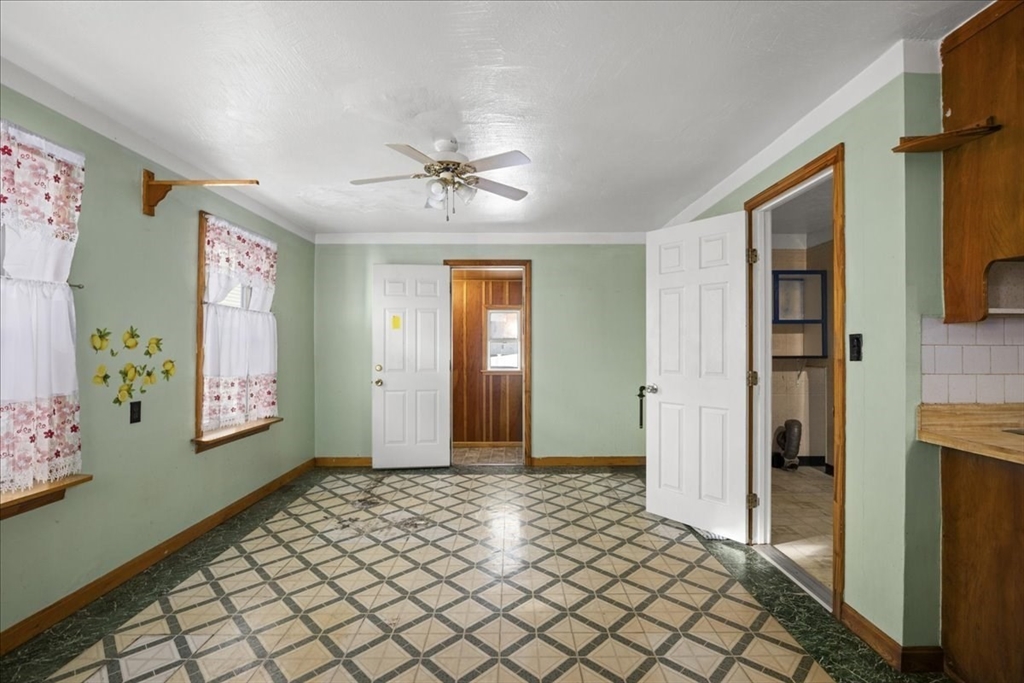 52 Harrison Street Worcester, MA 01604 - Photo 17 of 38