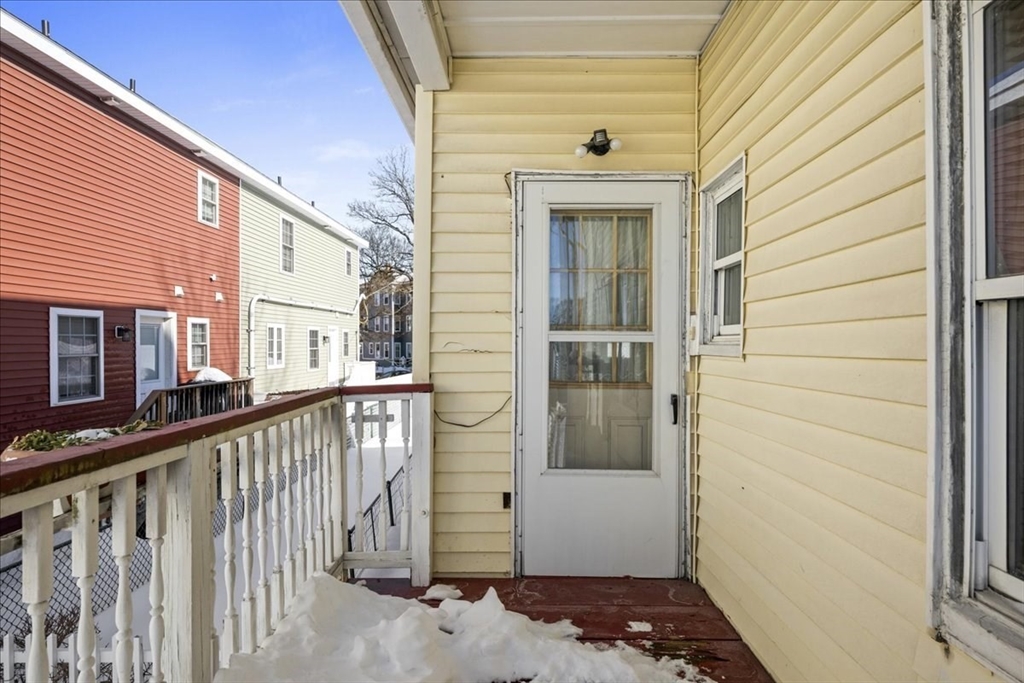 52 Harrison Street Worcester, MA 01604 - Photo 4 of 38