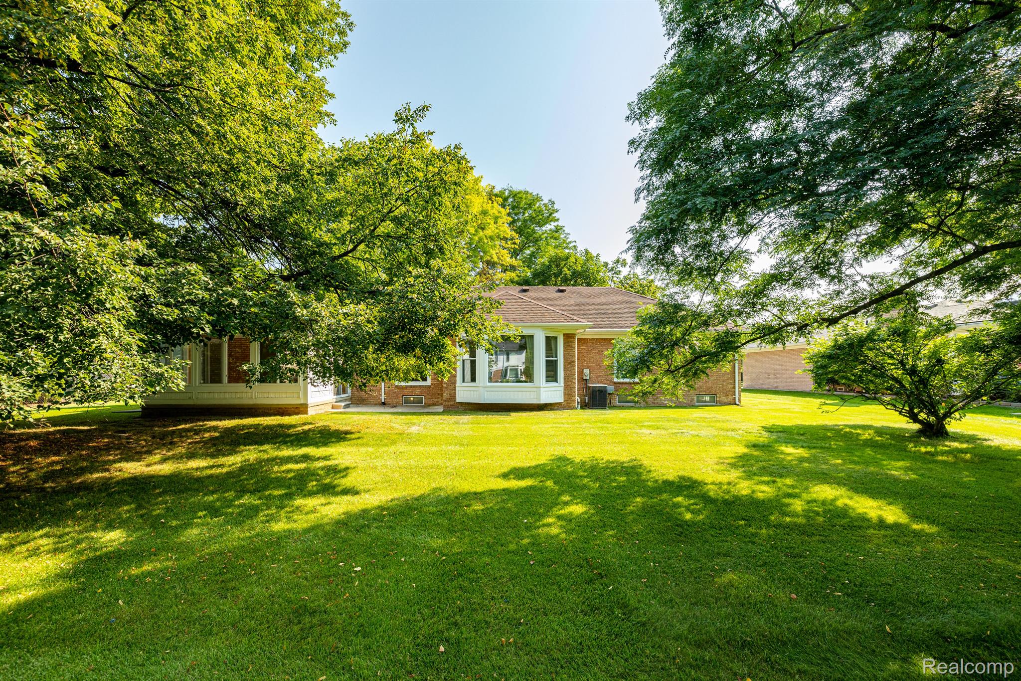 35345 Banbury Road Livonia, MI 48152 - Photo 5 of 33 Gallery Image 5