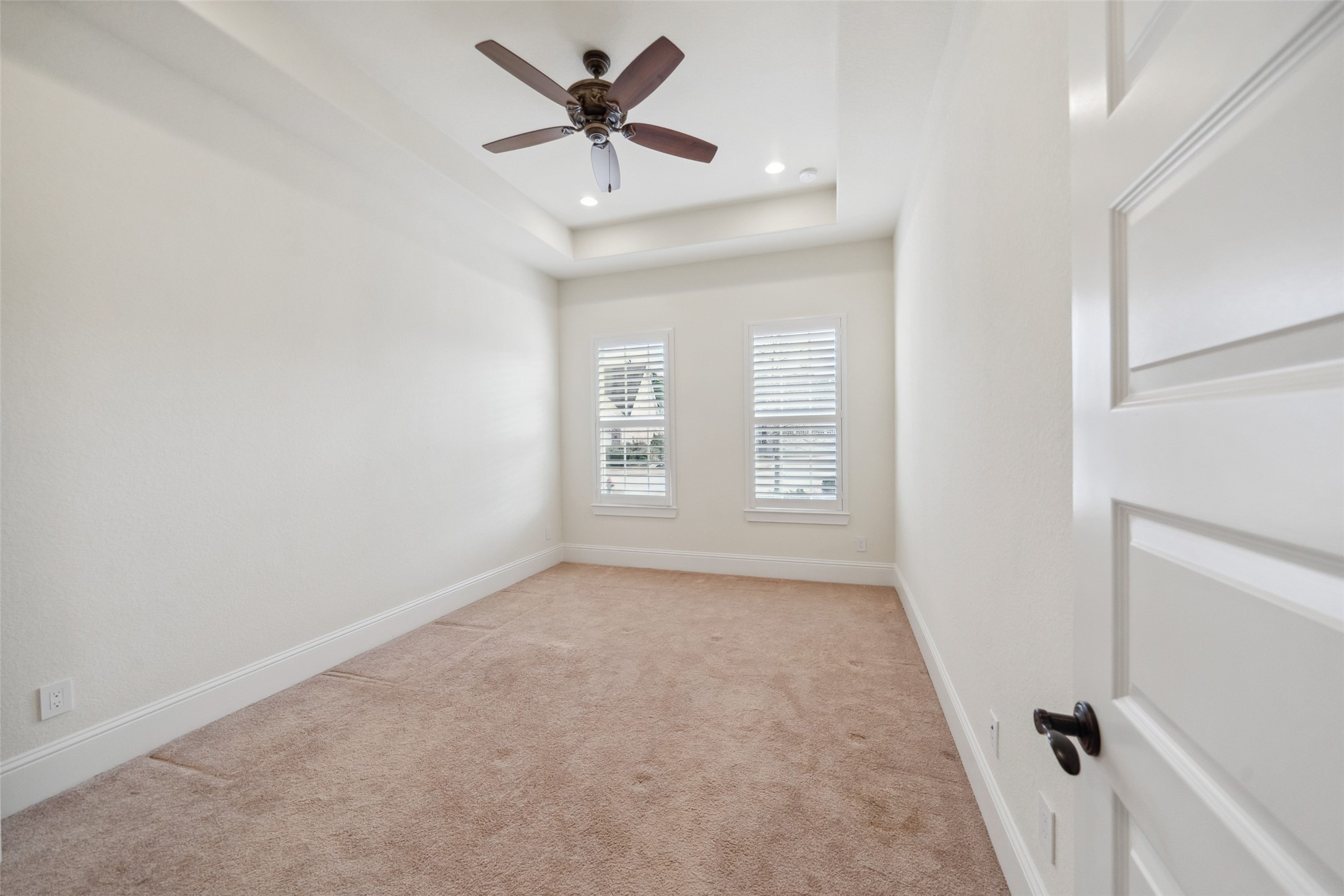 2149 Rope Maker Road Conroe, TX 77384 - Photo 17 of 45 an empty room with a window and a ceiling fan