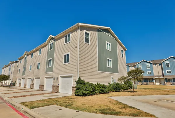 $1,950 | 21155 Gosling Road, Unit 18G, Spring, TX 77388