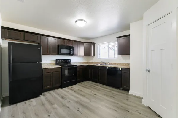 $1,950 | 21155 Gosling Road, Unit 18G, Spring, TX 77388