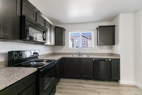 $1,950 | 21155 Gosling Road, Unit 18G, Spring, TX 77388