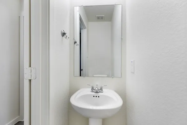 $1,950 | 21155 Gosling Road, Unit 18G, Spring, TX 77388