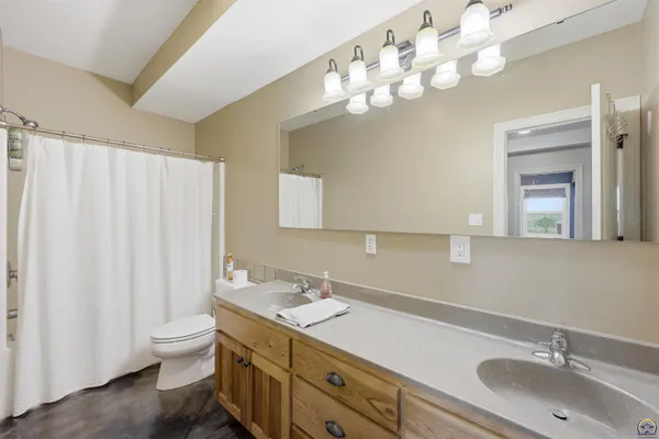 $735,000 | 5231 Northwest Valencia Road, Silver Lake, KS 66539