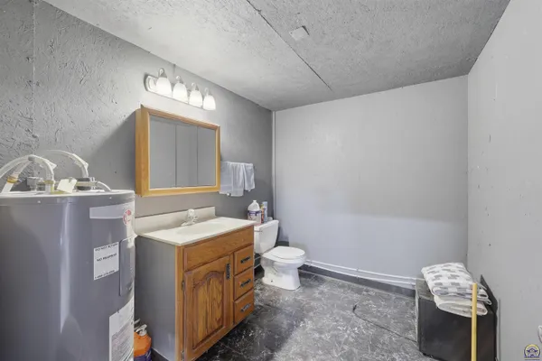 $735,000 | 5231 Northwest Valencia Road, Silver Lake, KS 66539