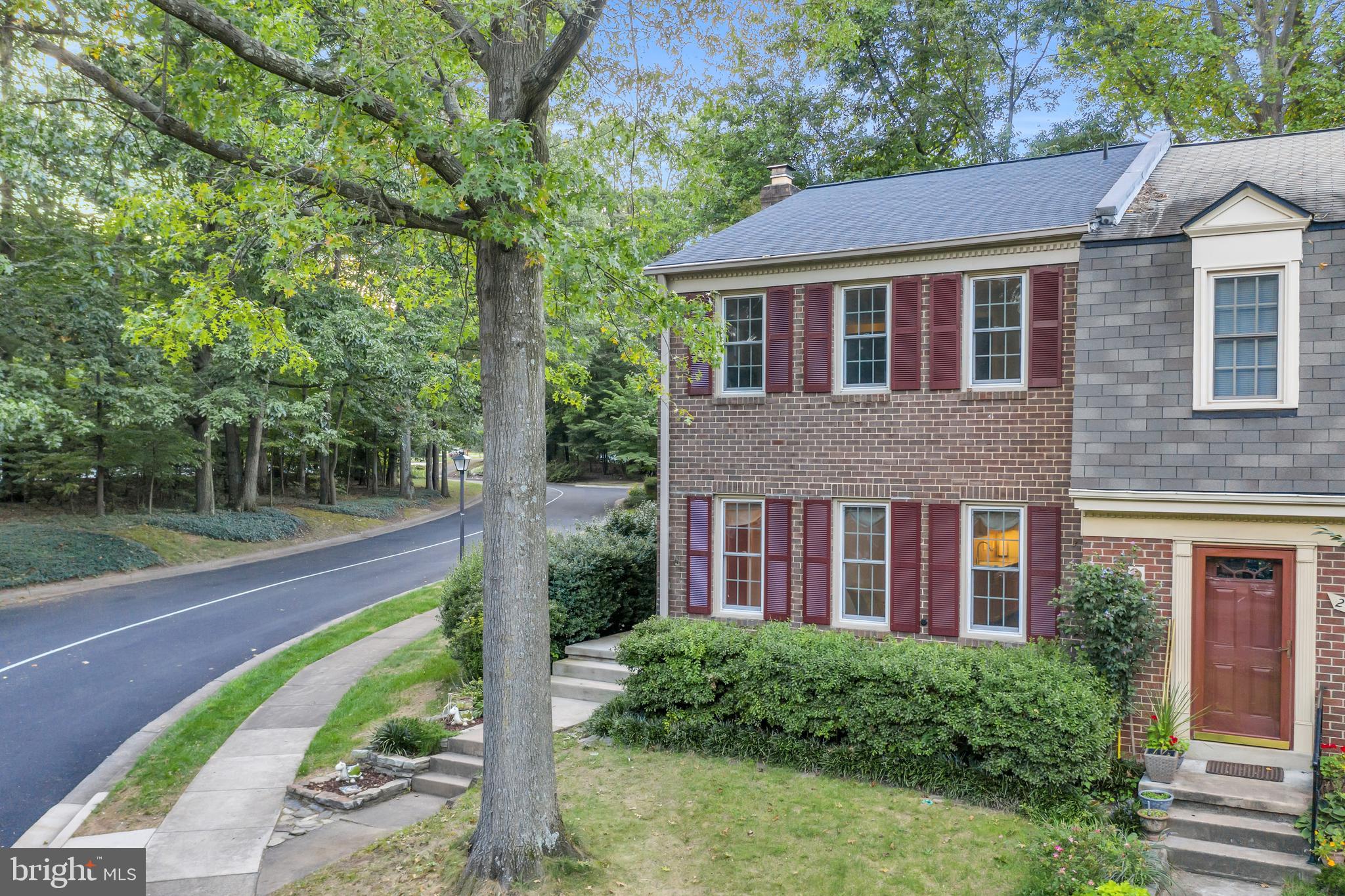 2188 Greenkeepers Court Reston, VA 20191 - Photo 3 of 30 Gallery Image 3